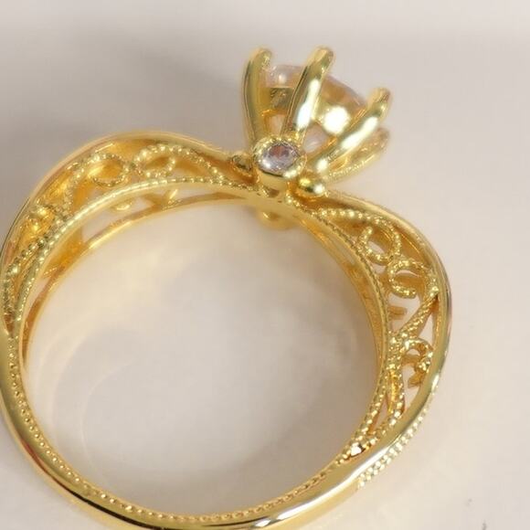 Wicked Green Gift Ring Box with a Gold Queen Ring inside! Size 8 - Picture 4 of 6